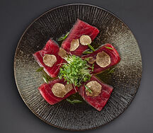 Карпачо из тунца Еллоуфин и черного трюфеля