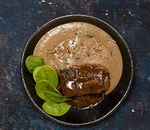 Щечки телячьи, томленные с грибным муссом