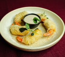 Креветки Катаифи с ореховым соусом