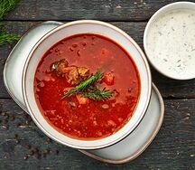 Борщ с салом и гренками