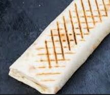 Шаверма по-питерски из курицы в сырном лаваше