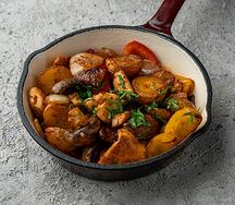 Куриная жареха с овощами