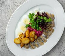 Сельдь с печеным картофелем