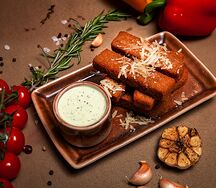Гренки с чесночным соусом