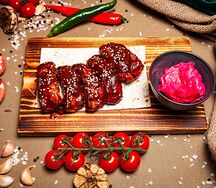 Свиные ребра BBQ с соленьями