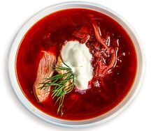 Борщ с говядиной и сметаной