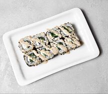 Калифорния с чукой и ореховым соусом 