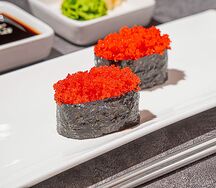 Гункан с икрой масаго 