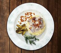 Бефстроганов из говядины с картофельным пюре