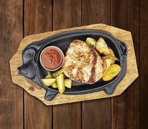 Карбонад с картофелем Айдахо и томатным соусом