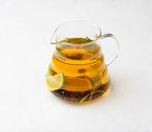 Черный чай с еловыми шишками