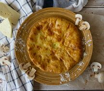 Пирог с сыром сулугуни и шампиньонами