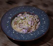 Паста с курицей и грибами