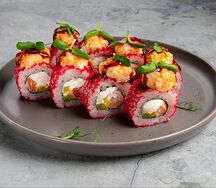 Запеченный ролл Асахи с гребешком и лососем