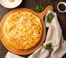 Хачапури с грушей и горгонзолой