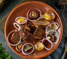 Язык говяжий на мангале с овощами гриль