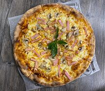 Пицца с ветчиной и грибами