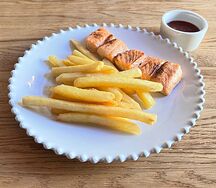 Шашлычок из форели с картофелем фри