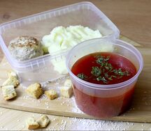 Борщ с салом, куриная котлетка с нежным пюре