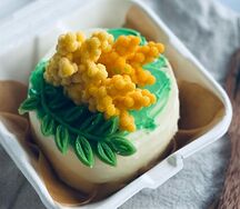 Бенто-торт с букетом шоколадной мимозы