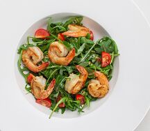 Рукола с креветками