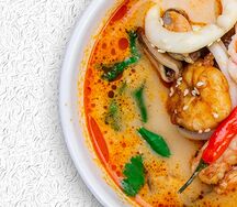 Том ям с морепродуктами