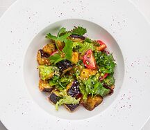 Салат с хрустящим баклажаном