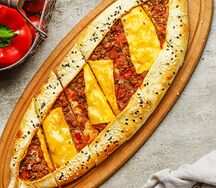 Пиде с мясом и сыром