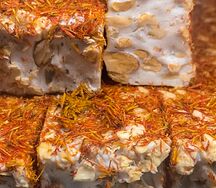 Лукум молочный с арахисом и посыпкой шафран
