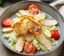 Салат цезарь с курицей