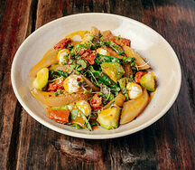 Салат со свежей грушей