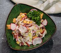 Салат с копченой куриной грудкой и фасолью