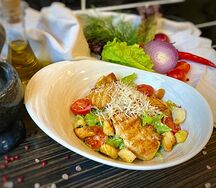 Салат Цезарь с куриным филе