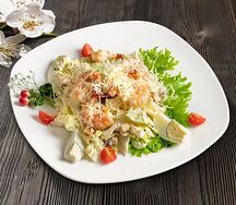 Салат Цезарь с креветками