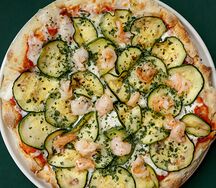 Римская пицца с креветками и цукини