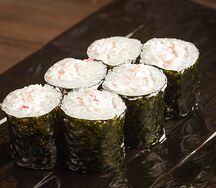 Мини-ролл с креветкой и крабом