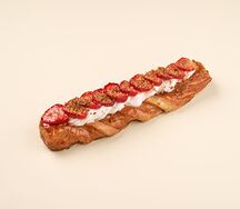 Плетёнка с клубникой и фисташкой