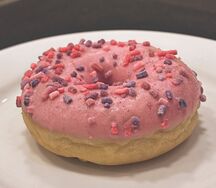 Донат клубничный