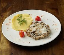 Бефстроганов с гарниром