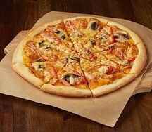Пицца с ветчиной и грибами