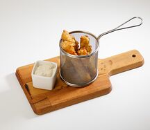 Рыбные палочки с соусом Тар-Тар