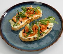 Брускетта с семгой