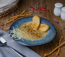 Луковый суп с пармезаном