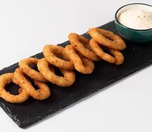 Луковые кольца с соусом 9 шт