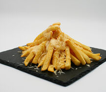 Картофель фри под сыром