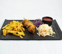 Шашлык из куриной грудки с картофелем фри