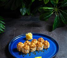 Запеченный ролл с куриным бедром