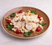 Салат Цезарь с курицей