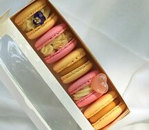 Набор макаронс с манго маракуйя и ванилью Лето