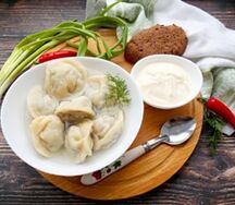 Пельмени домашние с бульоном